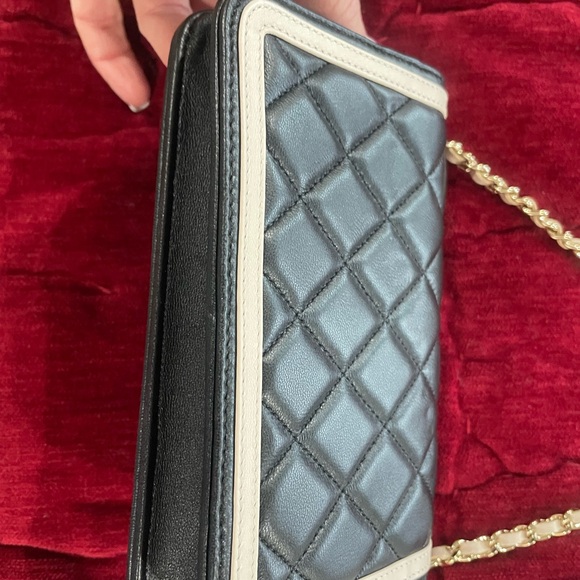 SOLD 2023 authentic Chanel flap phone holder - Picture 4 of 10